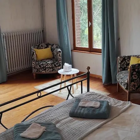 Casa de Férias Au Moulin Des Pres - 15 Couchages Au Bord De L'eau Croissy-sur-Celle